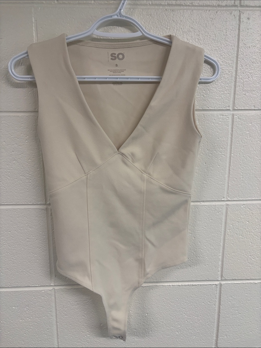 SO juniors Cream V-Neck Sleeveless Bodysuit